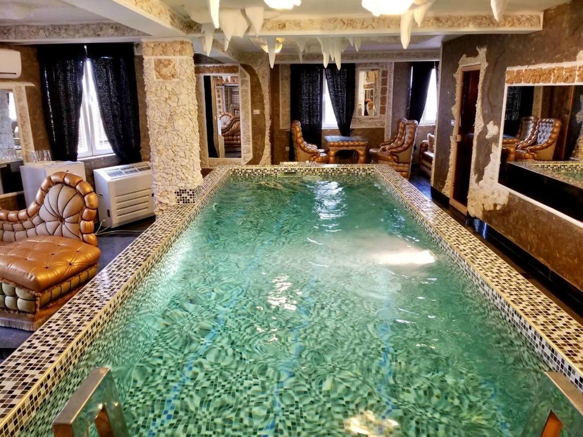 Bali Colosseum Hotel Belgrad Exteriör bild