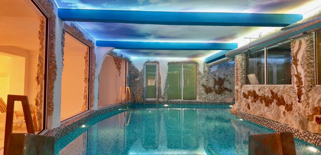 Bali Colosseum Hotel Belgrad Exteriör bild