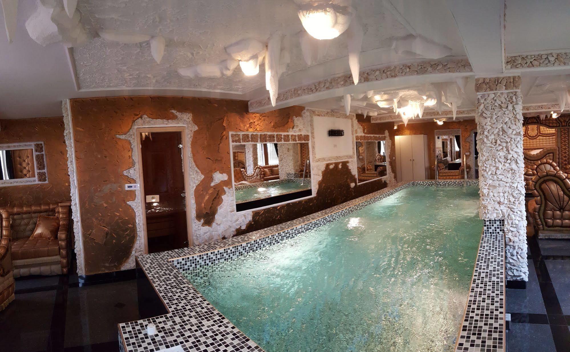 Bali Colosseum Hotel Belgrad Exteriör bild