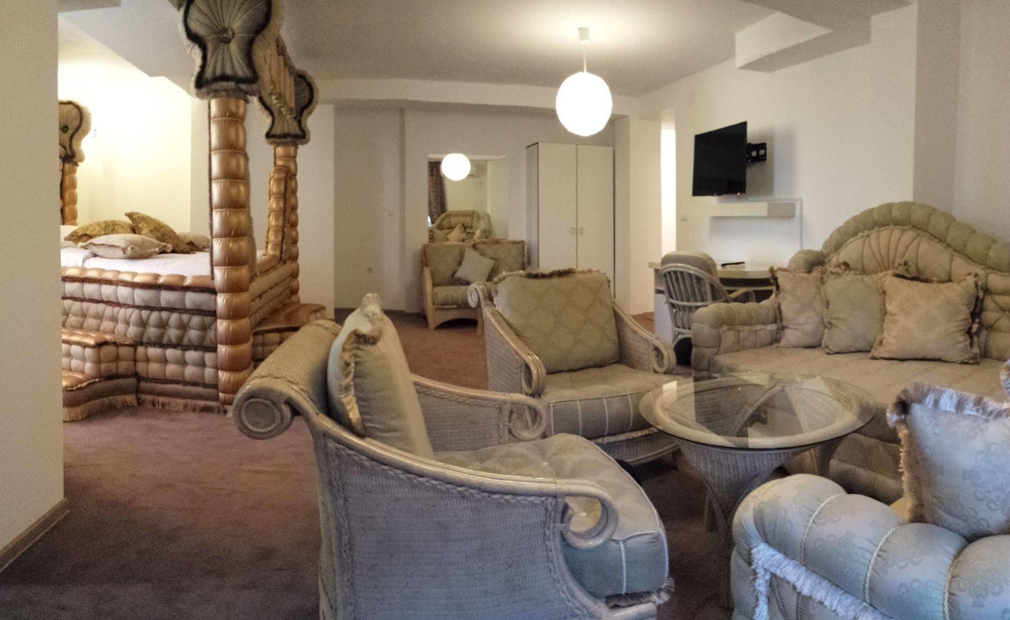 Bali Colosseum Hotel Belgrad Exteriör bild