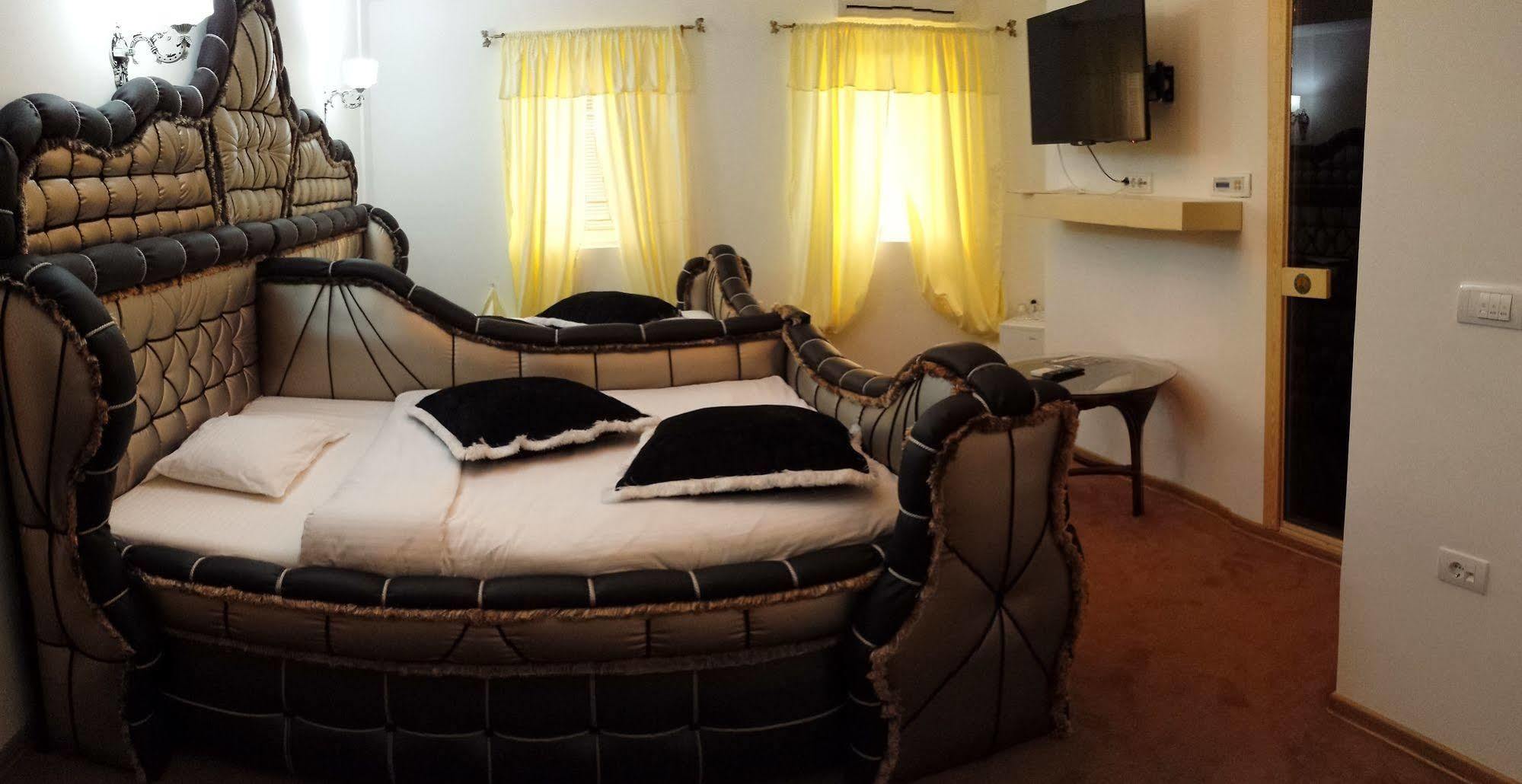 Bali Colosseum Hotel Belgrad Exteriör bild
